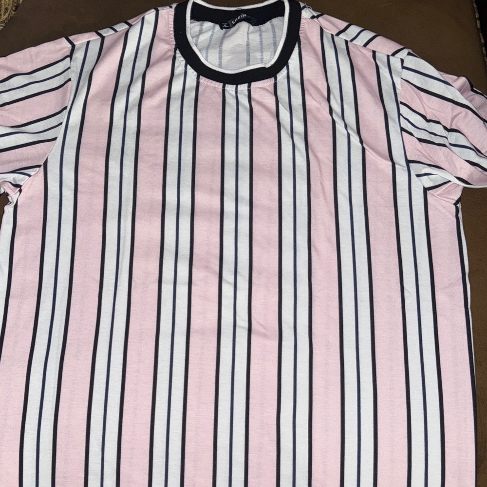 SHEIN Vertical Stripe Crew Neck Tee in Pink, White & Black